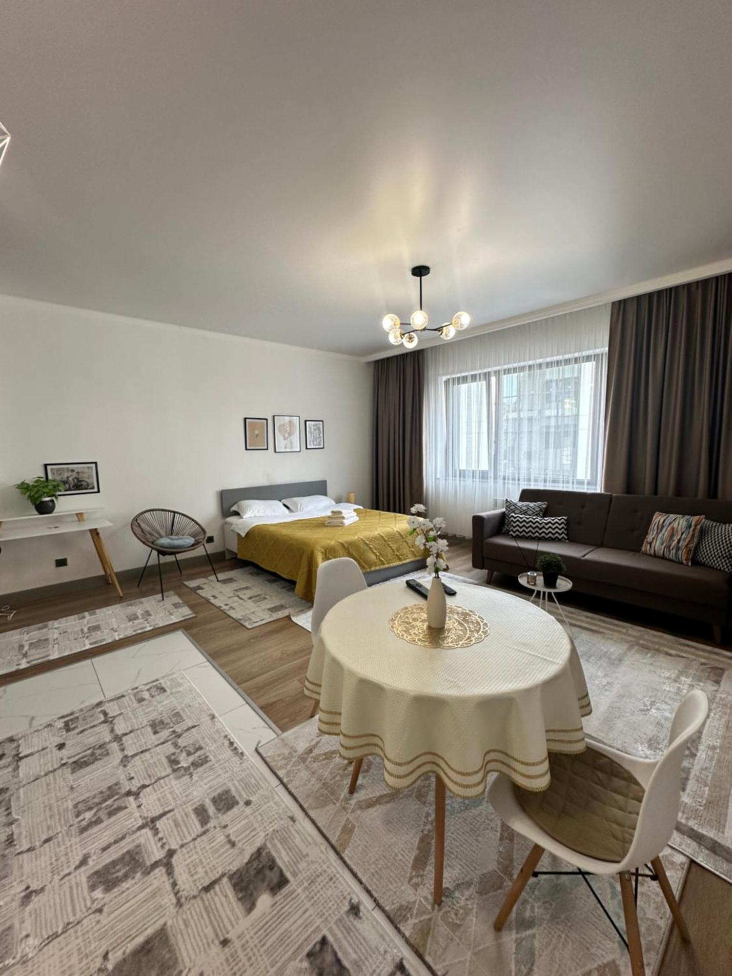 Студия В Теплых Тонах, Эксклюзив Almaty Exterior foto